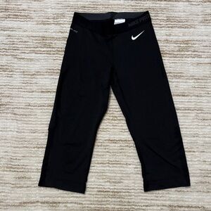 Nike Pro Black Dri-Fit Capri Leggings with Mesh Panels Women’s Size Medium